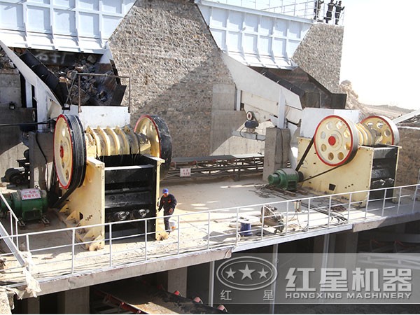 Щековая дробилка Hongxing PE-900 × 1060 введена в строй.