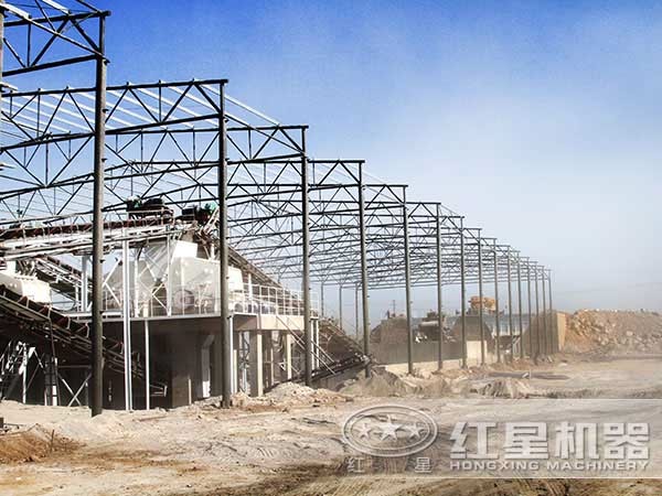 Производственная площадка ударной дробилки производительностью 3000 тонн в сутки
