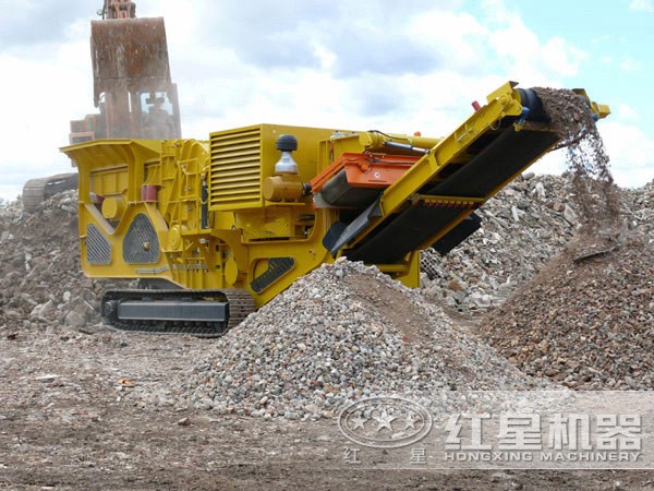 Строительная площадка гусеничной мобильной дробилки для бетона