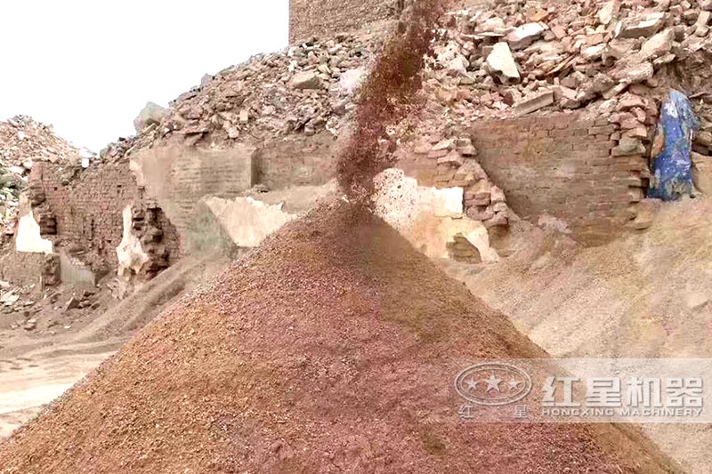 Экспозиция материалов из машинного песка на месте