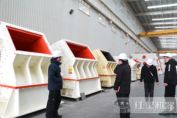 Цех производства тяжелой одноступенчатой ​​молотковой дробилки можно посетить в любое время.