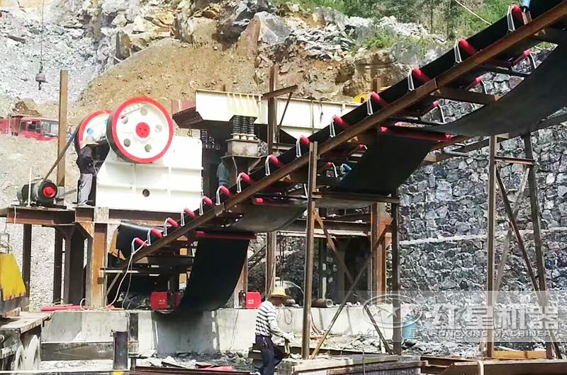 Оснащен крупногабаритной каменной дробилкой для карьера, высокой производительностью и высокой прибылью